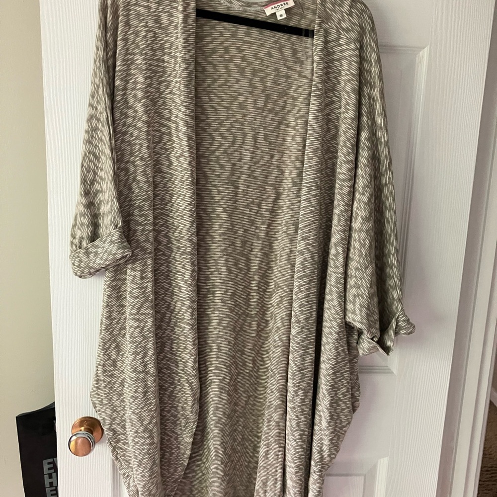 ANDREE BY UNIT Heathered Gray Open Front Poncho Cardigan